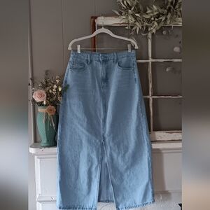 Boutique Chambray Denim  Long Jean Skirt Size Size L⚘️